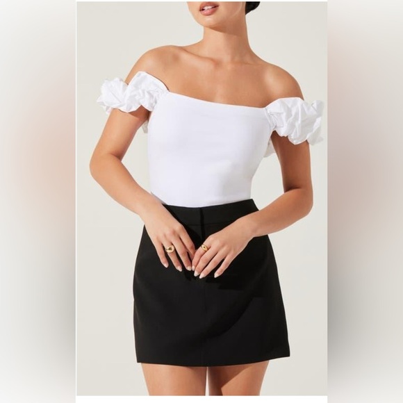 New Women’s ASTR the Label White Ruched Crop Top, size Medium - Picture 8 of 8